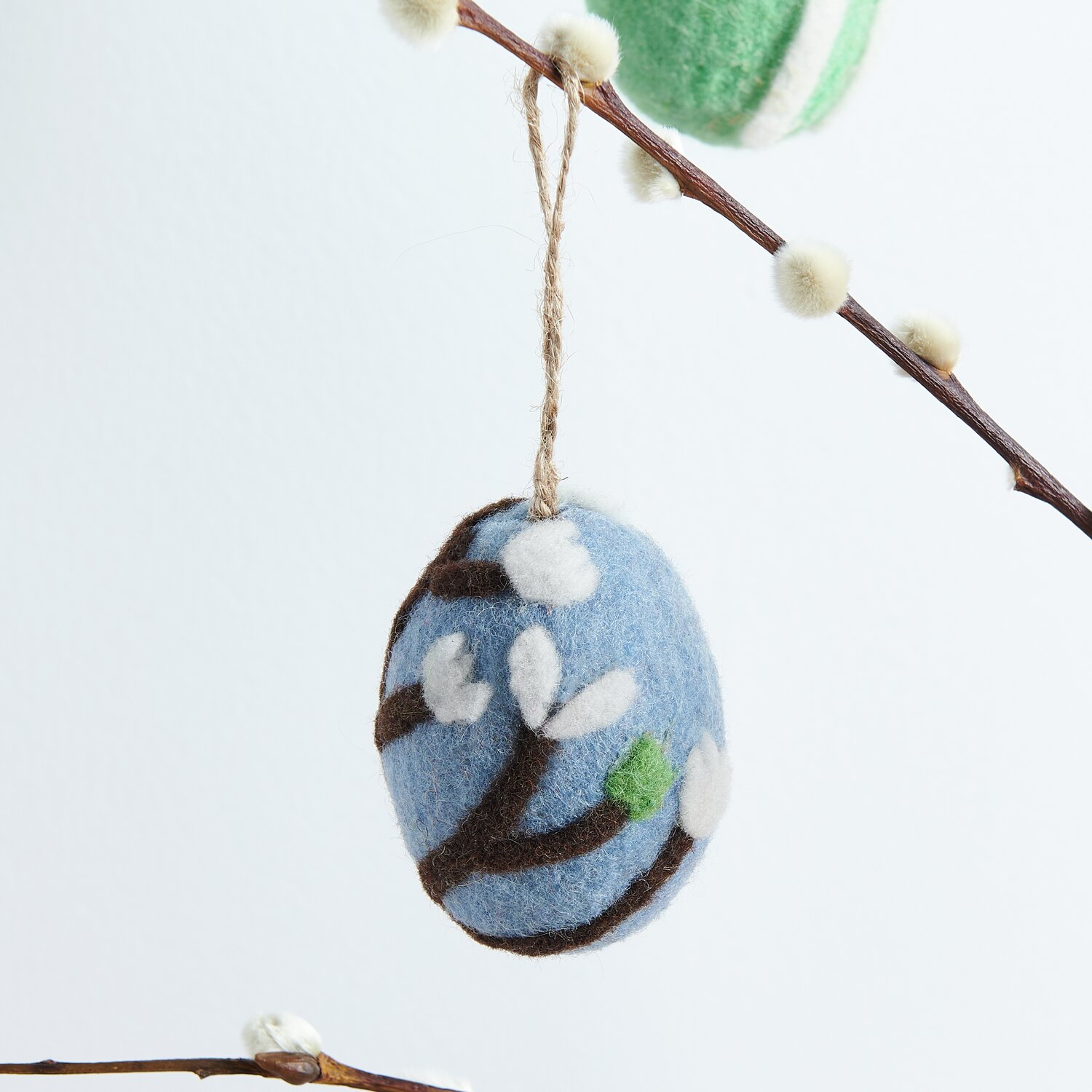 Aufhänger Filz-Ei Kirschblüte 7,8xØ5,8cm von Rico Design