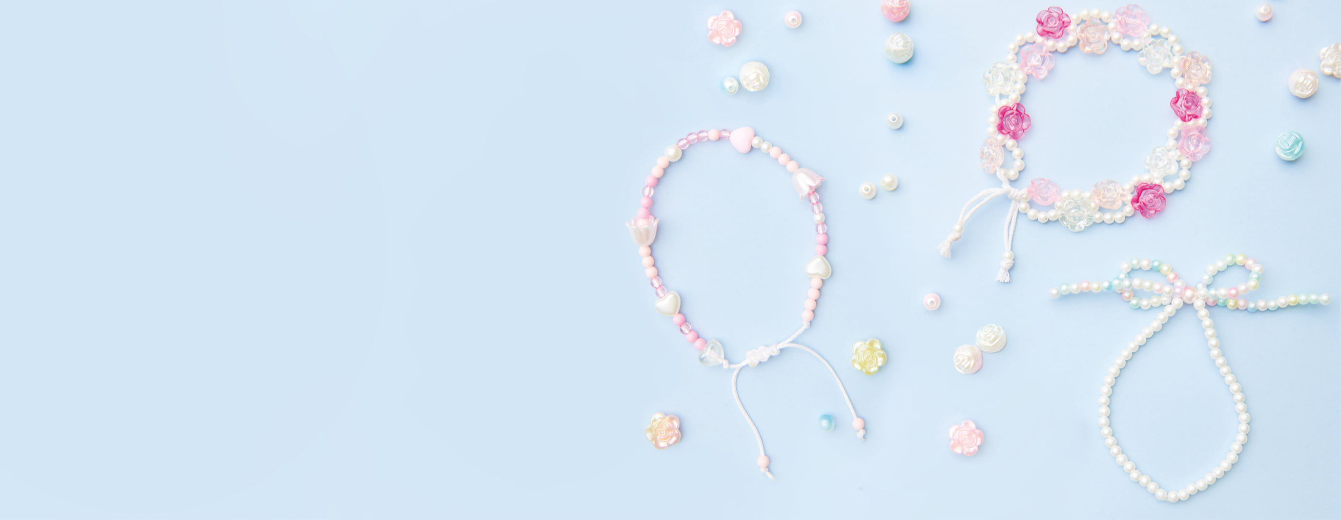 Armbänder mit Perlen