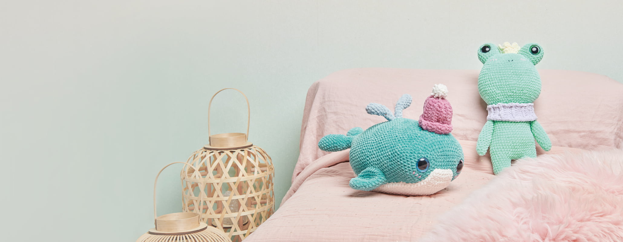 Häkelfiguren aus Chenille-Garn