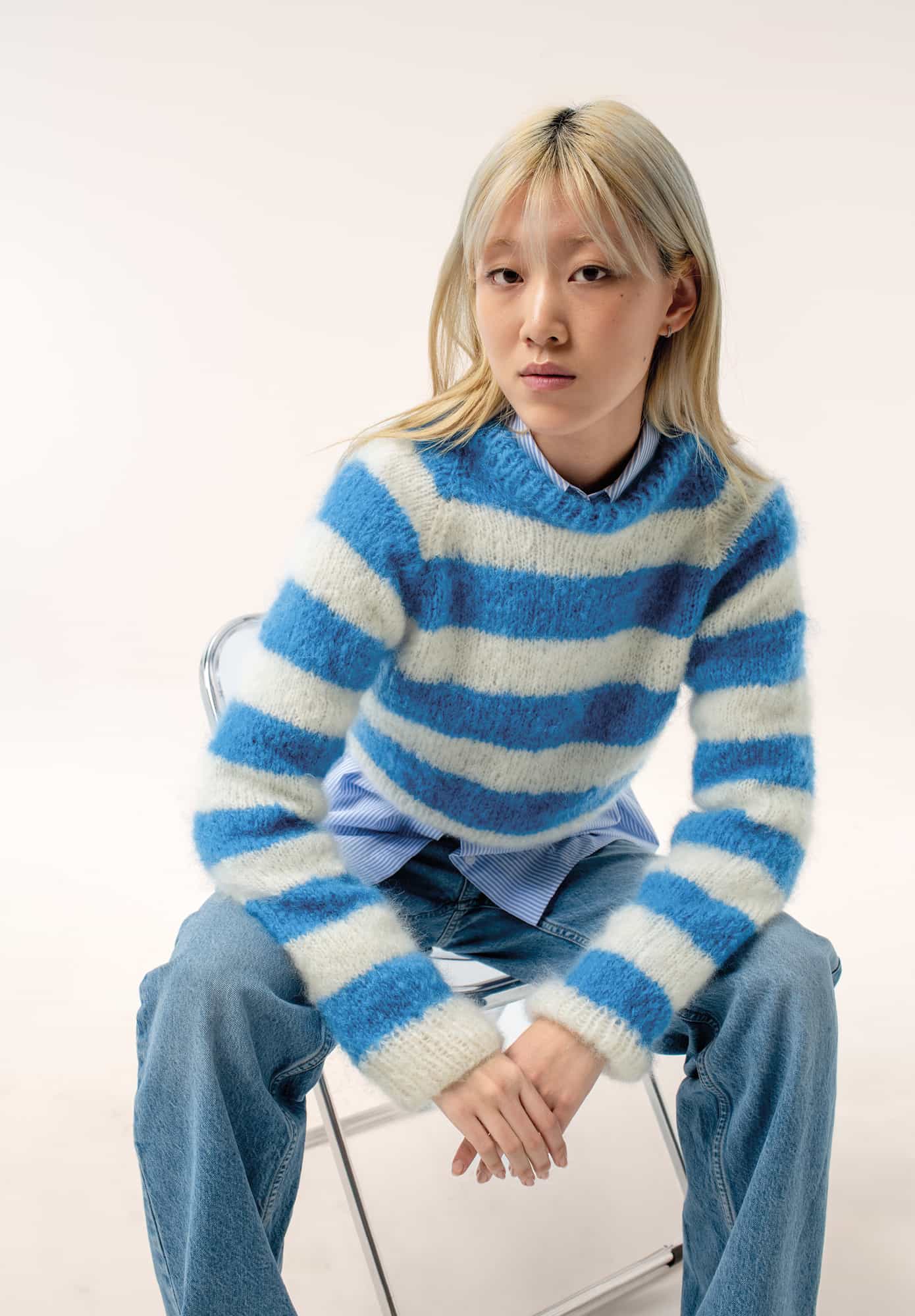 Gestrickter Pullover mit Streifen