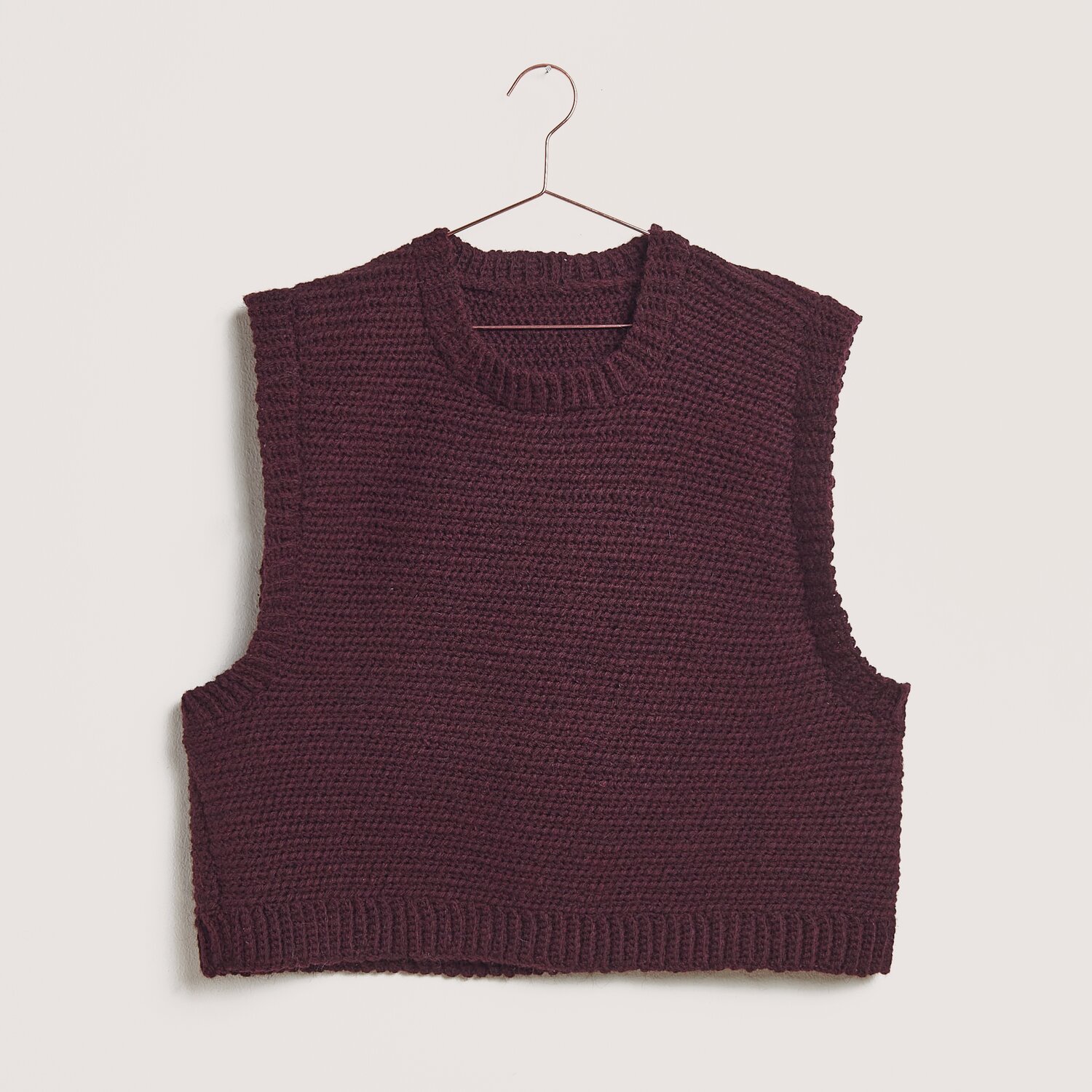 Häkelset Pullunder Modell 27 aus Made by Me No. 21, bordeaux, aus weicher Alpaka-Wolle.