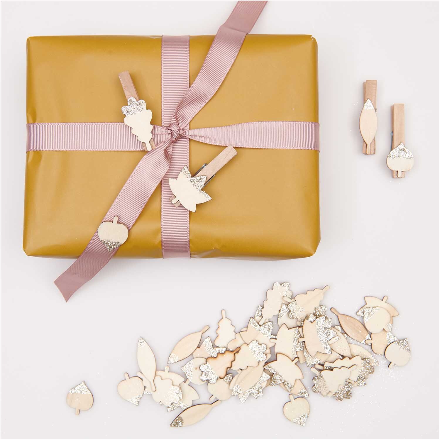 Holzclips Blätter Mix mit Glitter natur-gold 4,8cm 4 Stück von Rico Design Holzclips Blätter Mix mit Glitter natur-gold 4,8cm 4 Stück von Rico Design