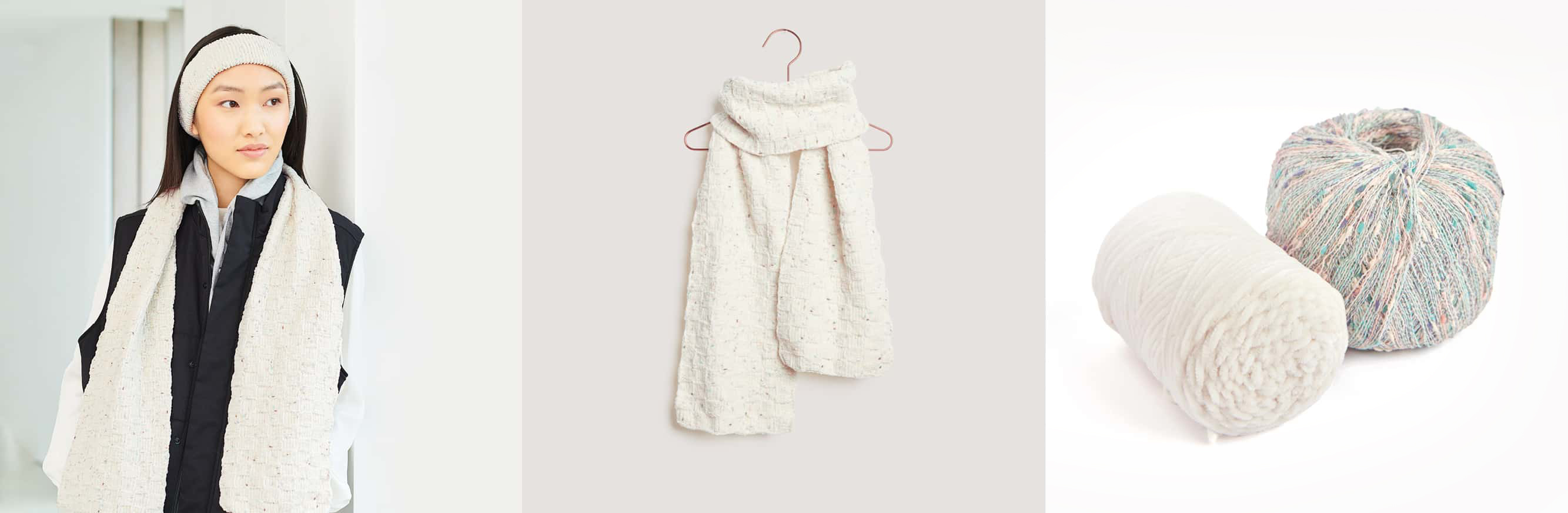 Gestrickter Schal in Creme Modell 06b aus Lovewool No. 19 getragen am Model und auf einem Kleiderbügel. Daneben Wollknäuel und Beilaufgarn in Creme und Pastell