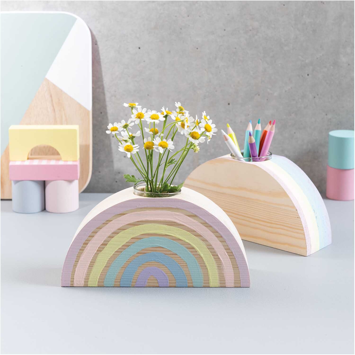 Holz-Regenbogen mit großer Glasvase 18x9x5cm Holz-Regenbogen mit großer Glasvase 18x9x5cm