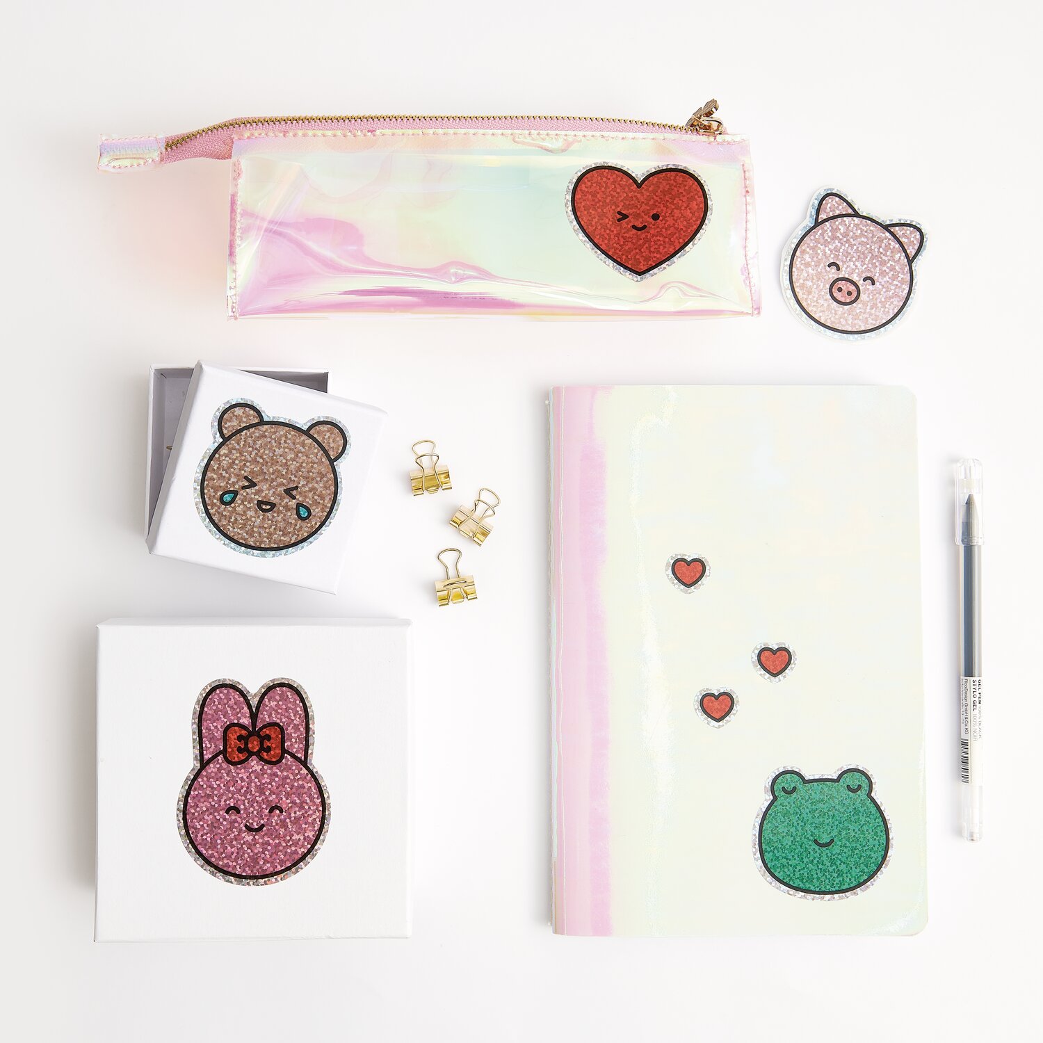 Paper Poetry Sticker auf der Rolle Chingu Tiere: Bunte Tiersticker auf Schreibtisch mit Notizbuch und Stift. Ideal für kreative Dekorationen.