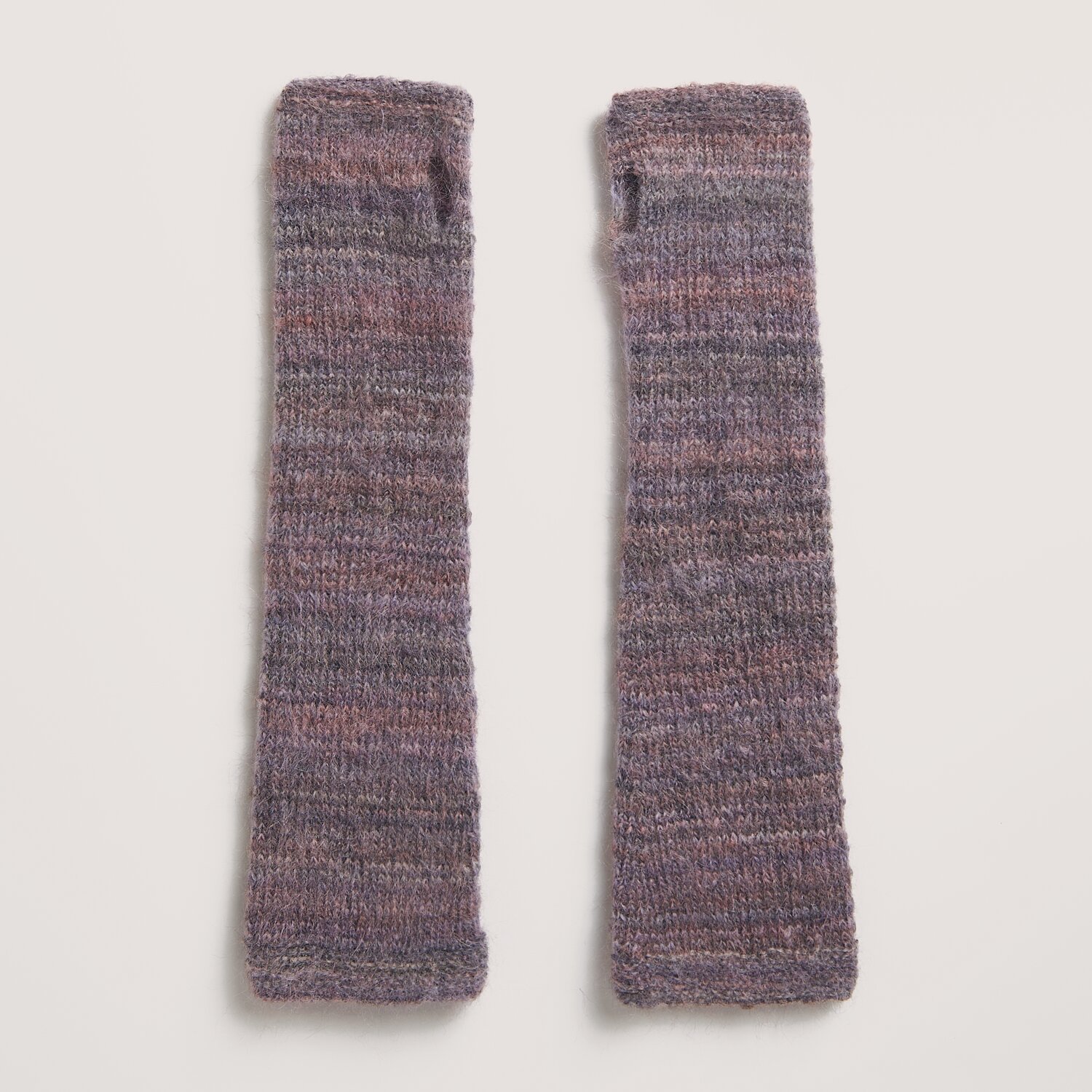 Strickset Armwärmer Modell 03 in Smokey Purple, aus Made by Me No. 21, Herbst-Winter Kollektion.
