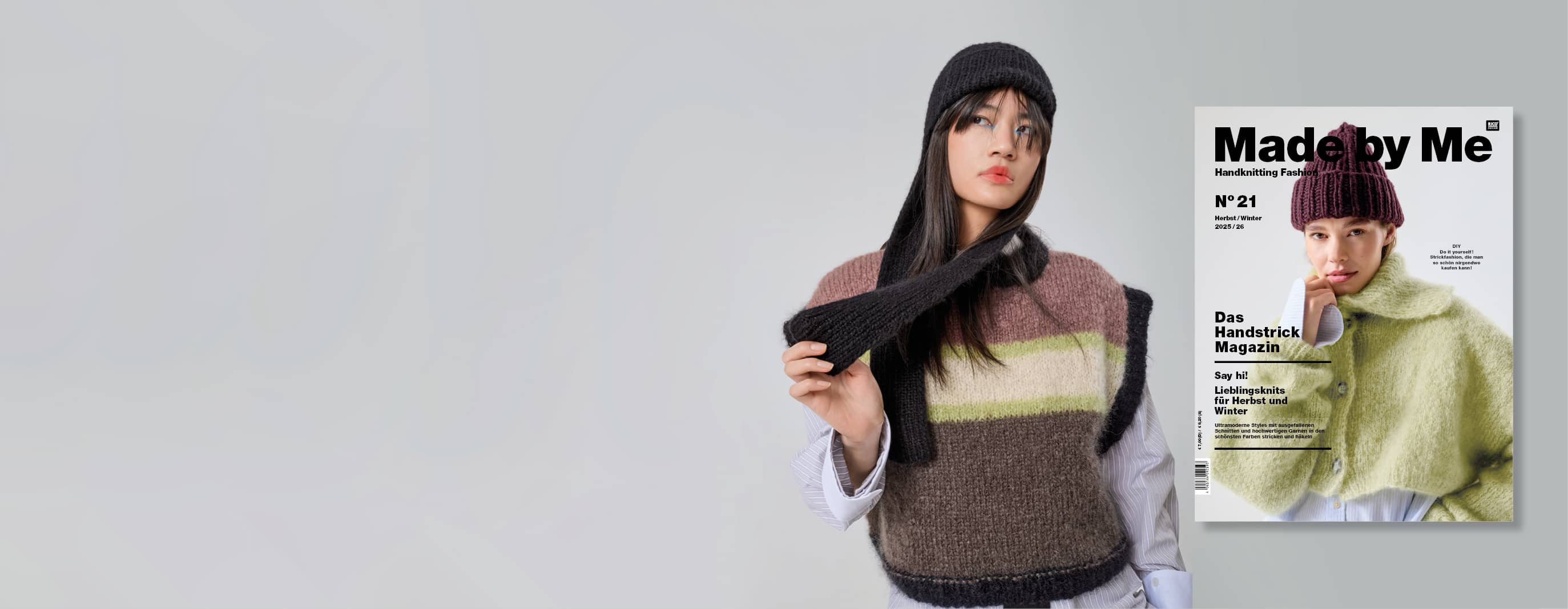 Eine Frau trägt gestrickten Pullunder und eine gestrickte Mütze mit Ohrenklappen. Daneben ein Cover des Handstrick Magazins Made by Me No. 21