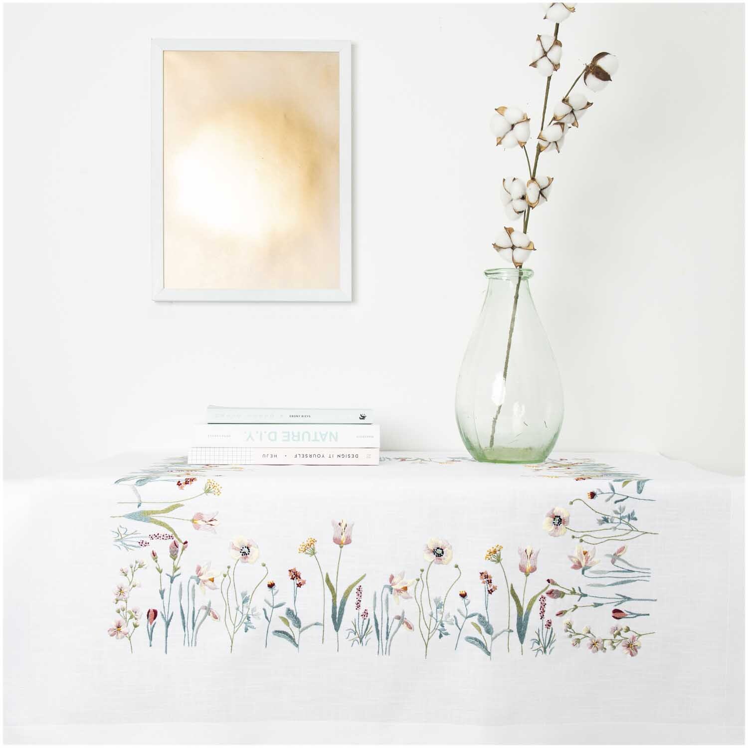 Stickpackung Tischdecke Frühlingswiese 90x90cm