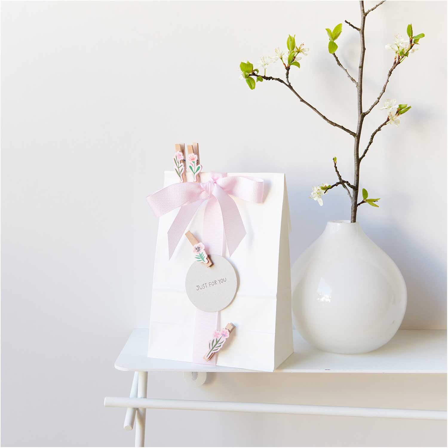 Dekoklammern Blumen Mix natur 4 Stück Dekoklammern Blumen Mix natur 4 Stück