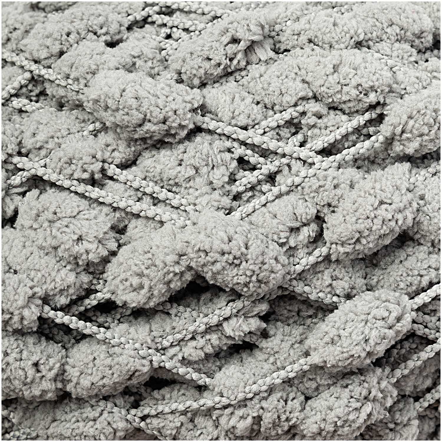 Pompon-Garn von Rico Design in Patina-Farbe, 200g 100m. Nahaufnahme von weichem, strukturiertem Garn.