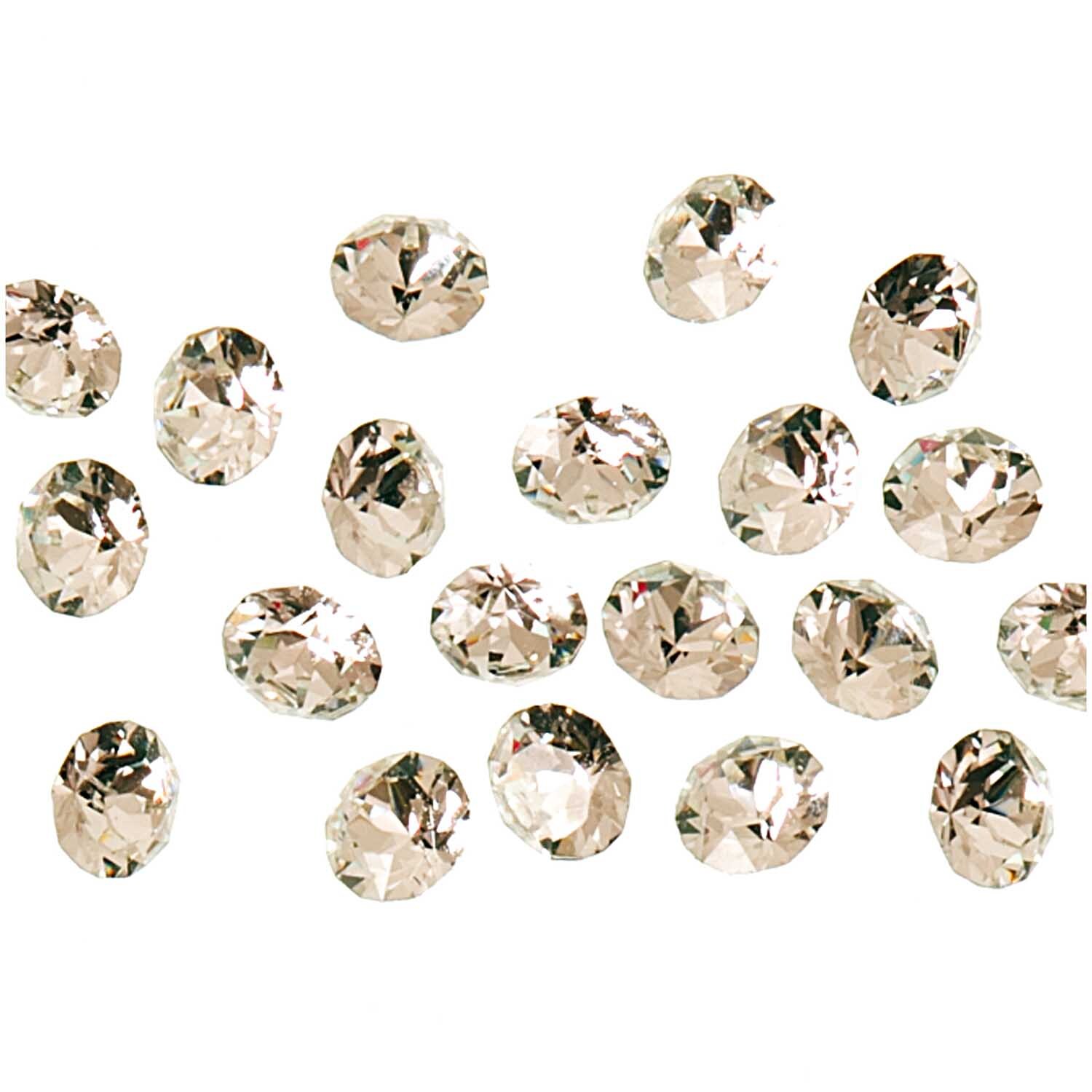 Strass-Steine spitz crystal 2mm 20 Stück von Rico Design. Glänzende, klare Steine auf weißem Hintergrund. Ideal für kreative Projekte.