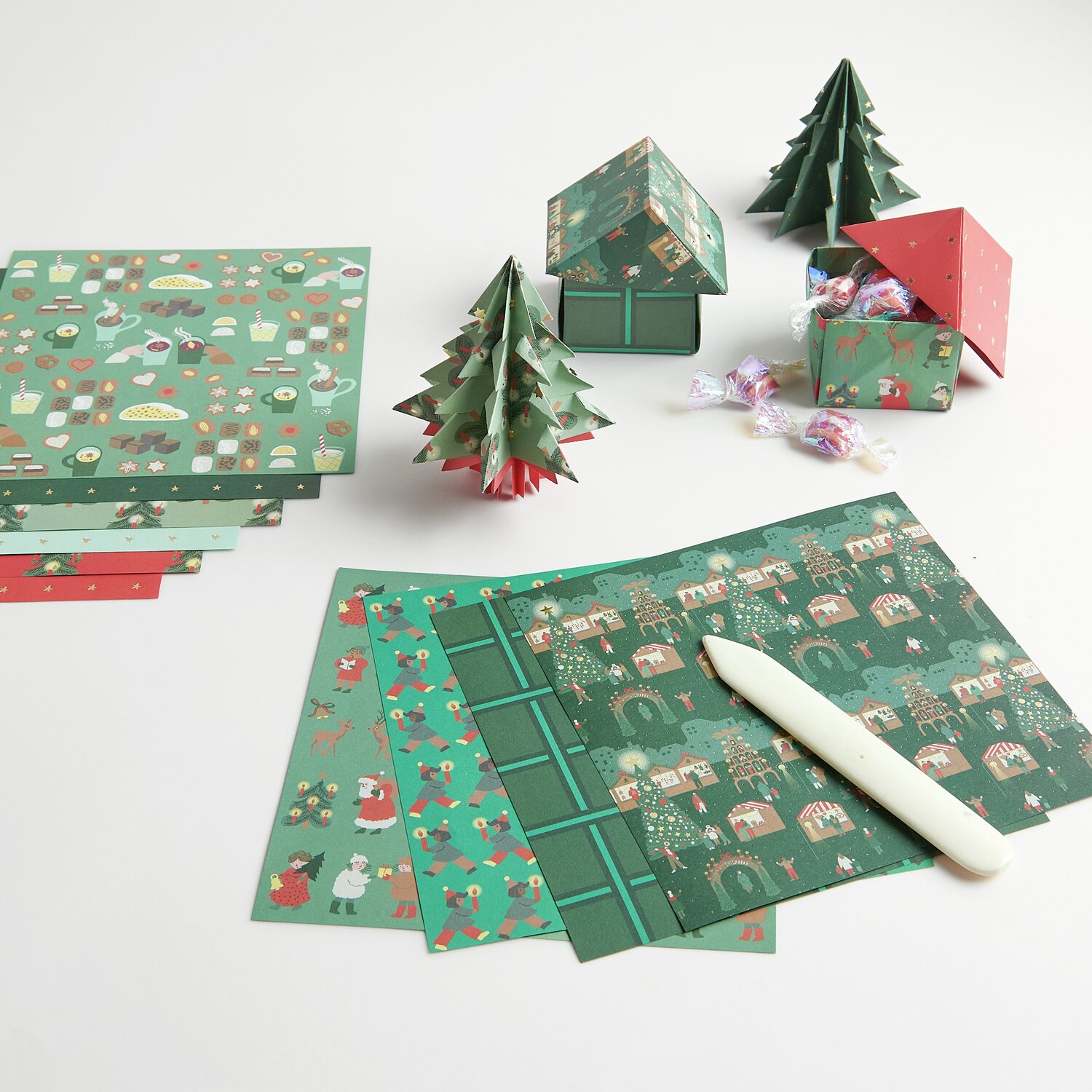 Paper Poetry Origami Weihnachtsmarkt 50 Blatt 15x15cm von Rico Design Paper Poetry Origami Weihnachtsmarkt 50 Blatt zeigt festliche Designs in Grün und Rot. Perfekt für kreative Bastelprojekte zur Weihnachtszeit.