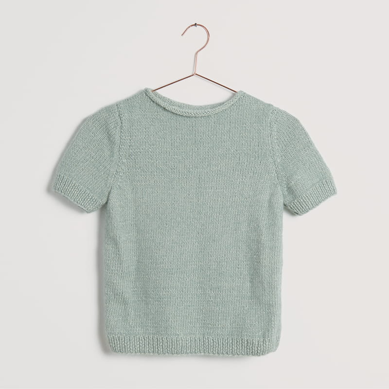 Gestricktes Shirt in Rauchblau: Modell 13 aus dem Heft Luxury Knits Summer Pieces