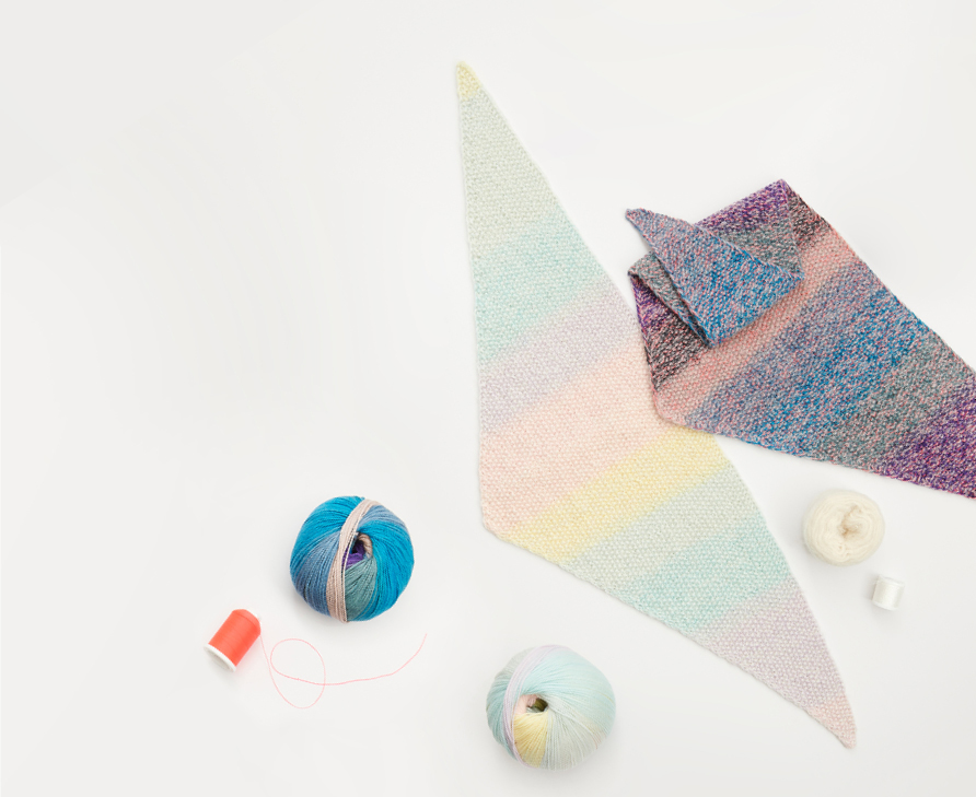 Gestrickte Tücher aus dem Strickheft Mini Tücher