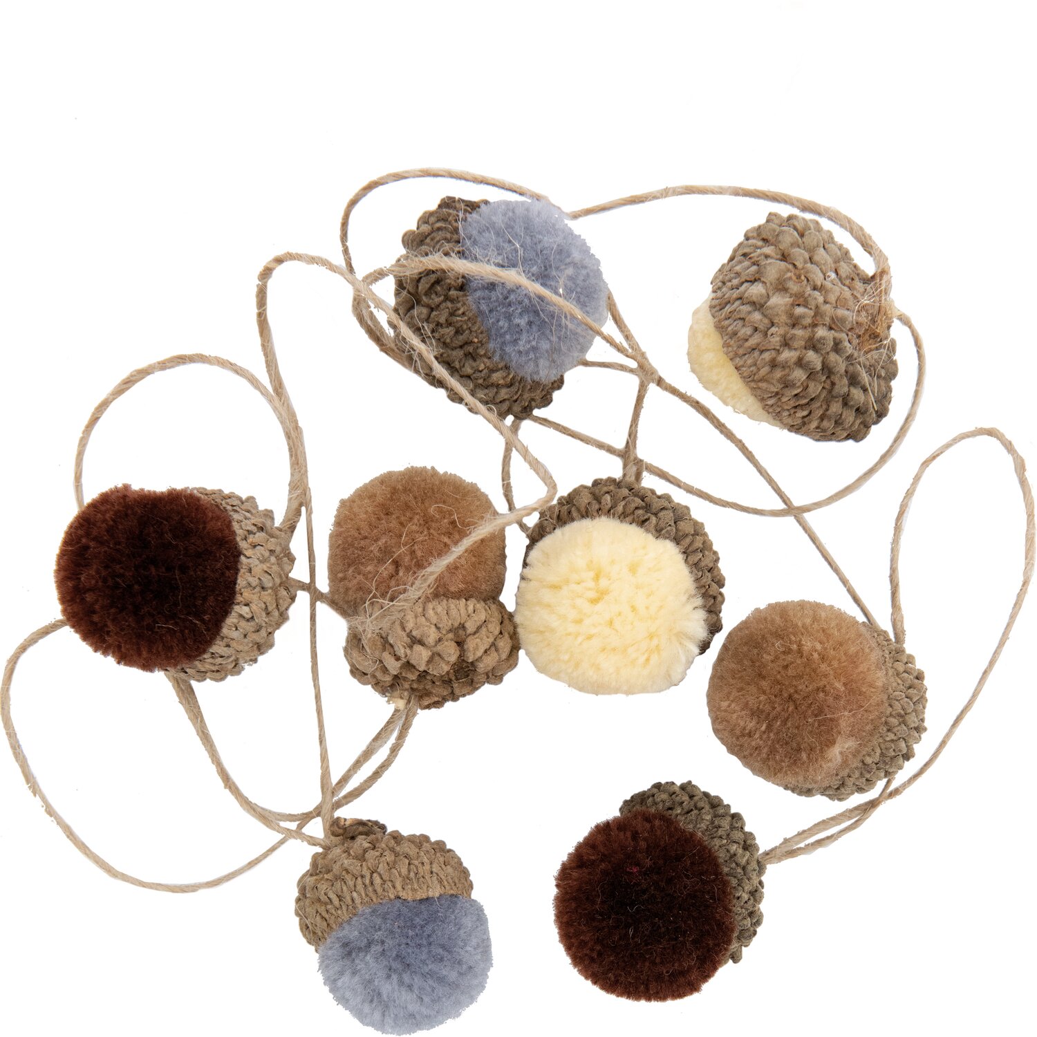 Hänger aus Eichel & Pompon Mix 20x25mm 8 Stück, mehrfarbig, von Rico Design, dekorativ arrangiert.