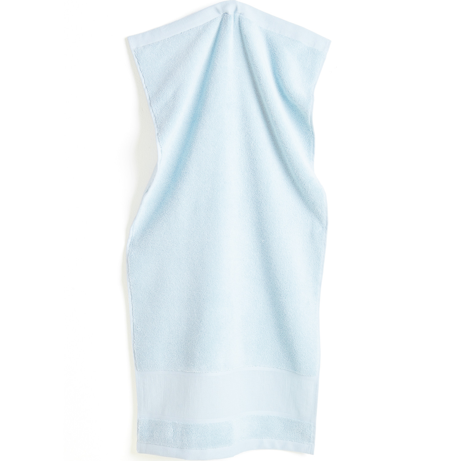 Handtuch in 50x100cm, GOTS-zertifiziert, in hellblau von Rico Design, ideal für ein stilvolles Badezimmer.