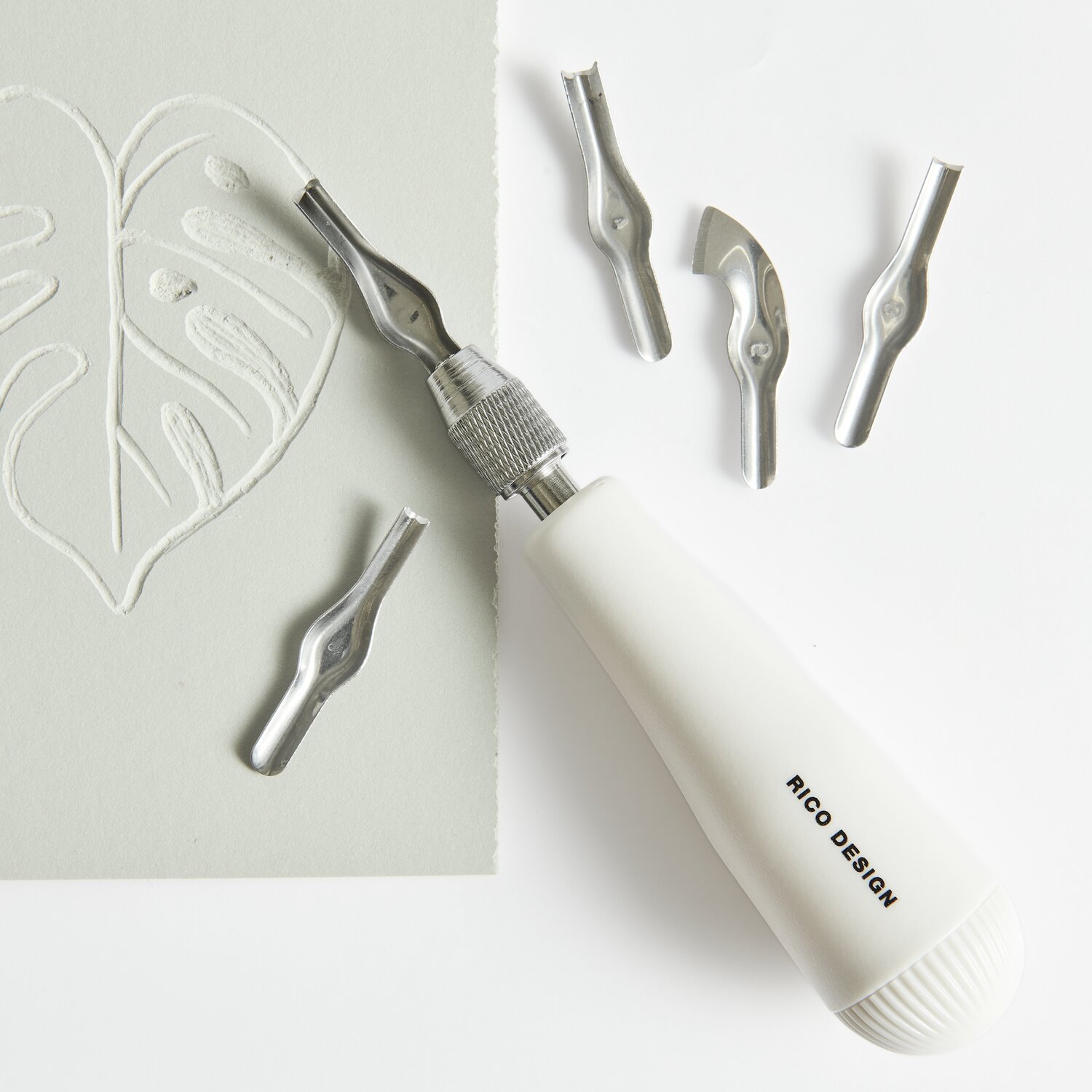 Ricolino Ersatzmesser für Linolschnittwerkzeug, weißer Griff, fünf Klingen, Rico Design.