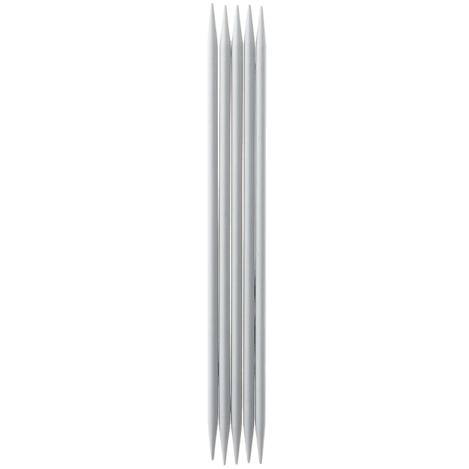 Nadelspiel 15cm Aluminium von Rico Design, bestehend aus fünf silbernen, spitzen Stricknadeln.