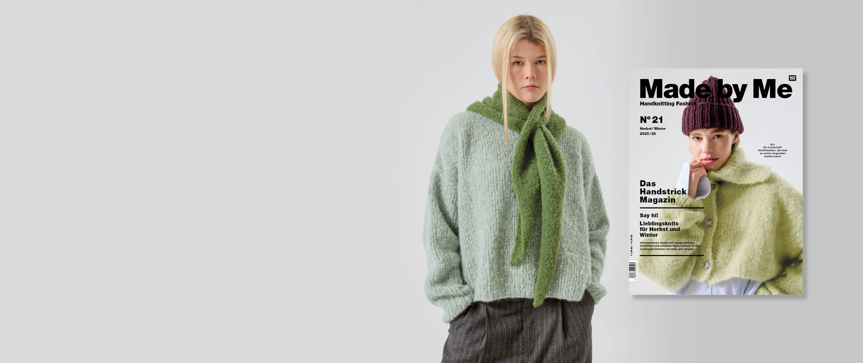 Frau trägt gestrickten Pullover in Hellblau und ein gestricktes Dreieckstuch in Grün. Daneben ein Cover des Handstrickmagazins Made by Me No. 21