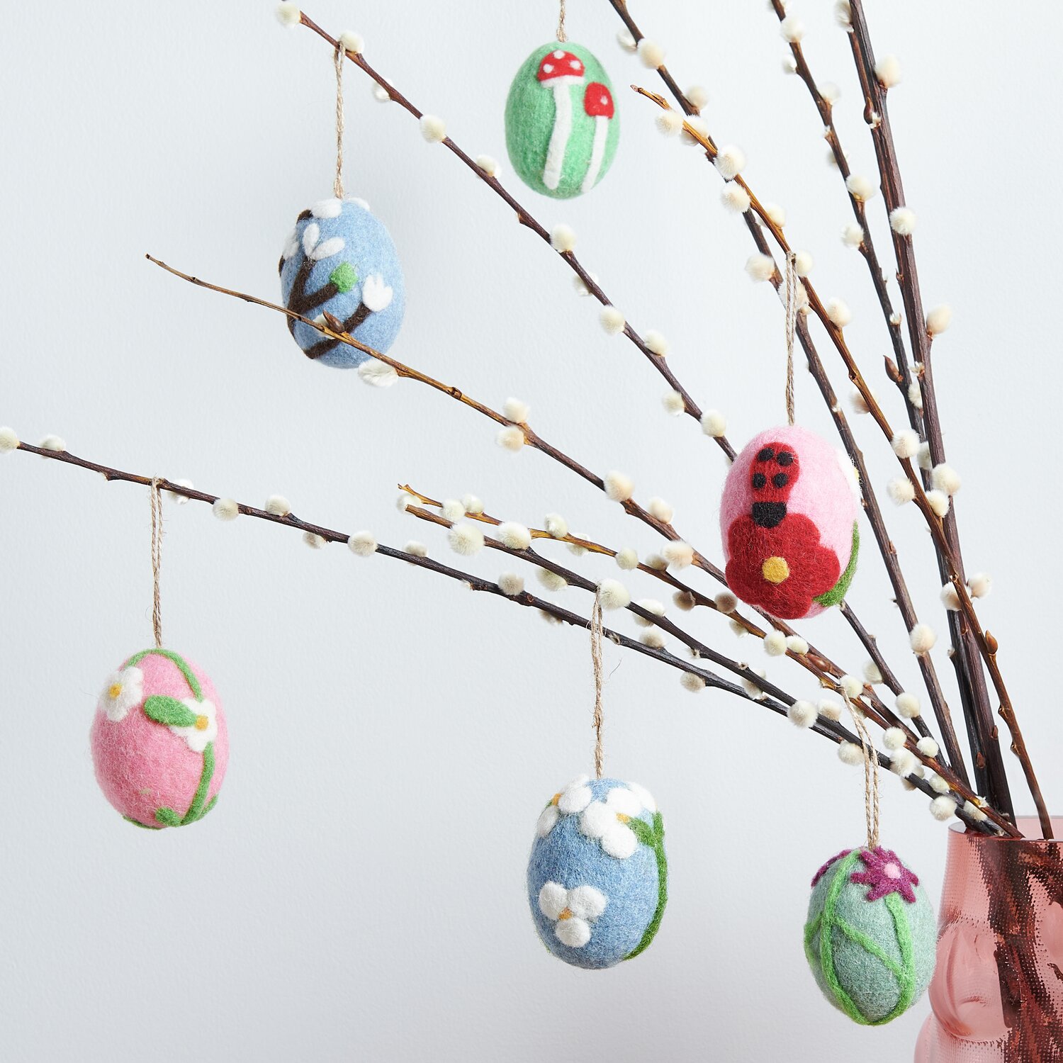 Aufhänger Filz-Ei Fliegenpilz 7,8xØ5,8cm von Rico Design