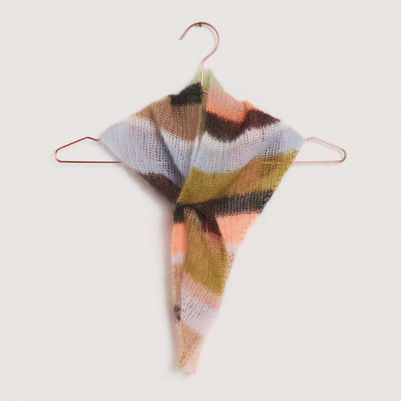 Gestricktes Tuch mit bunten Streifen: Modell 09 aus dem Heft Made by Me No. 22