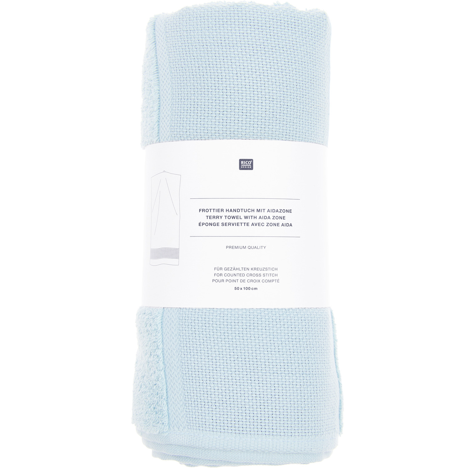 Handtuch, 50x100cm, GOTS: Hellblaues Handtuch von Rico Design, gerollt mit Etikett, auf weißem Hintergrund.