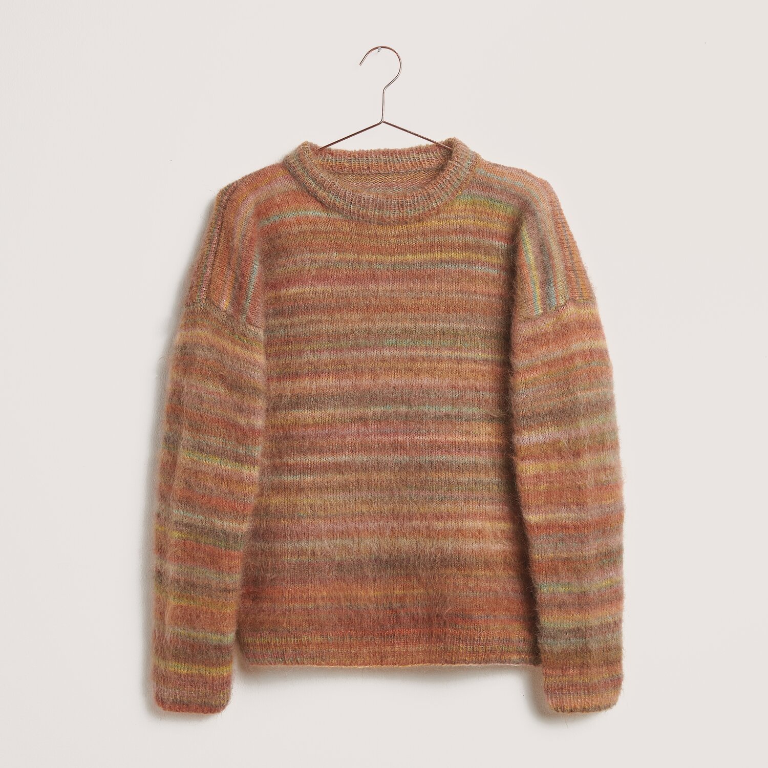 Made by Me No. 21 Herbst-Winter Sprachauswahl deutsch von Rico Design Strickset Pullover Modell 31 aus Made by Me No. 21, herbstliche Töne, weiche Textur, ideal für kühle Tage.