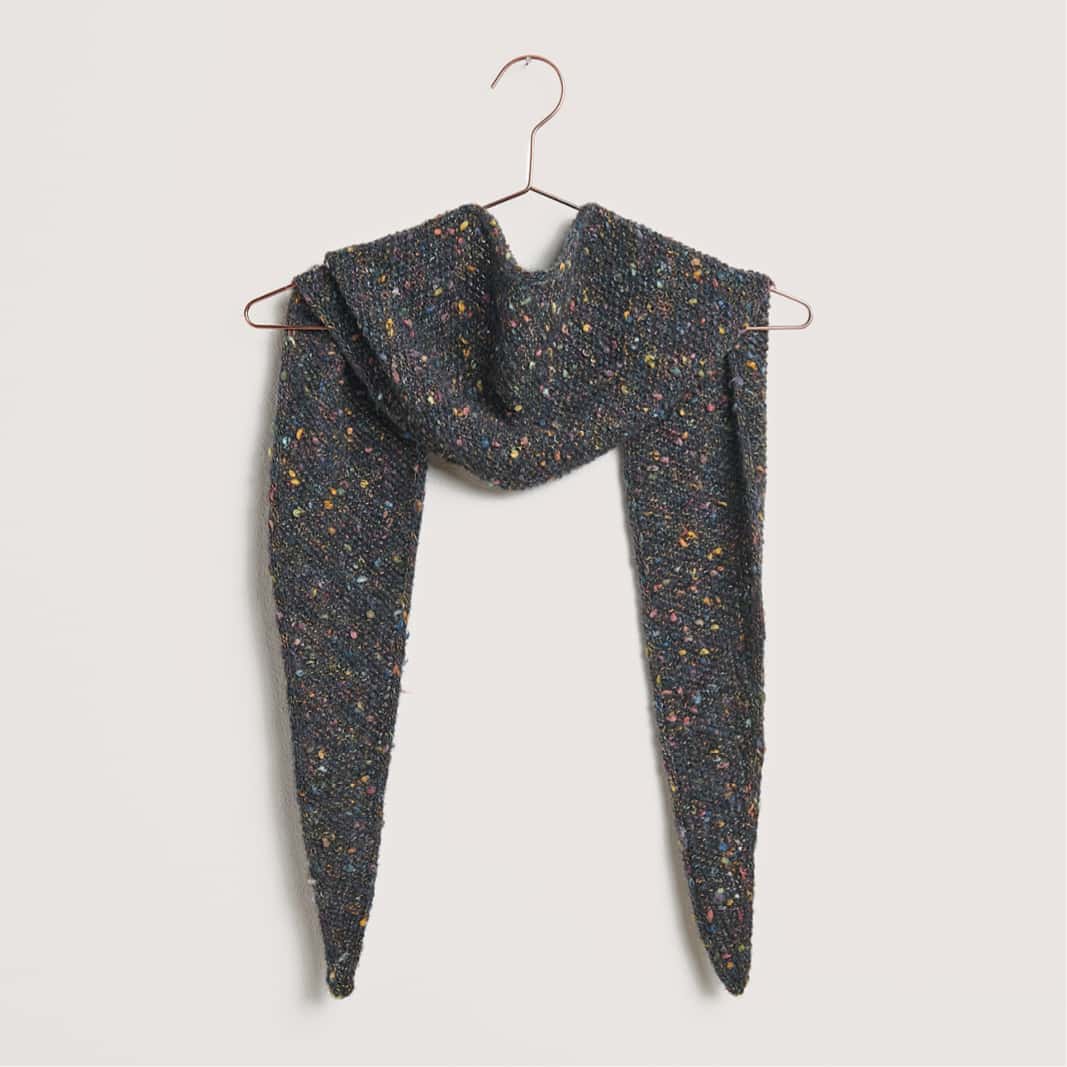 Gestricktes Dreickstuch in Schwarz: Modell 23 aus dem Heft Made by Me No. 21