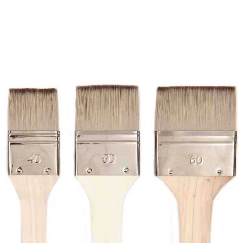 Pinsel Art School Synthetic breit von Rico Design: Drei breite, synthetische Pinsel mit Holzgriffen und Metallzwingen, ideal für großflächiges Malen.