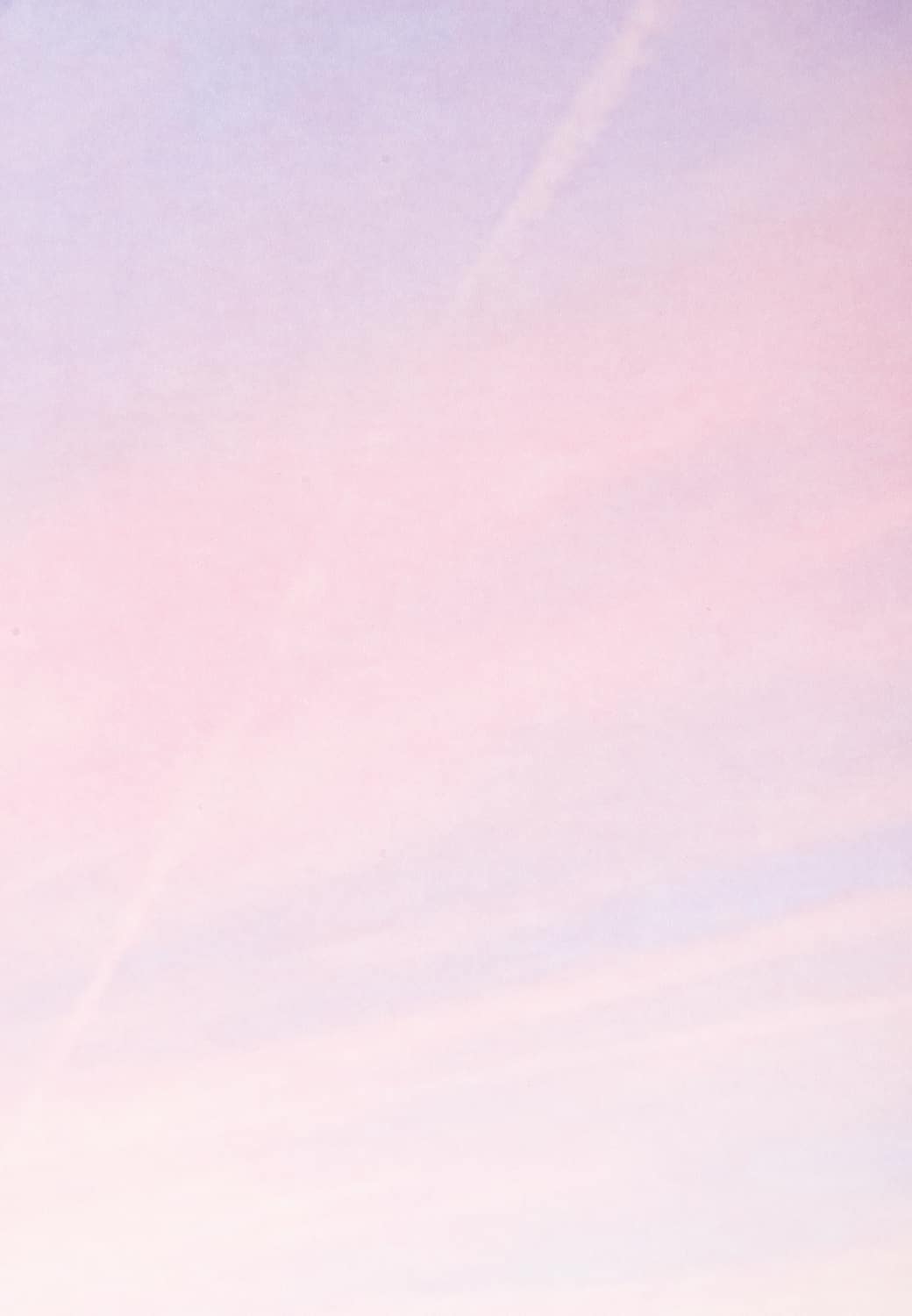 Ein Abendhimmel mit rosa Wolken.