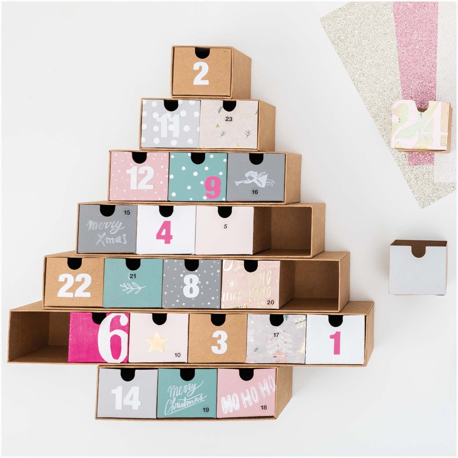Pappmaché Adventskalender Tannenbaum 31x33cm Pappmaché Adventskalender Tannenbaum 31x33cm