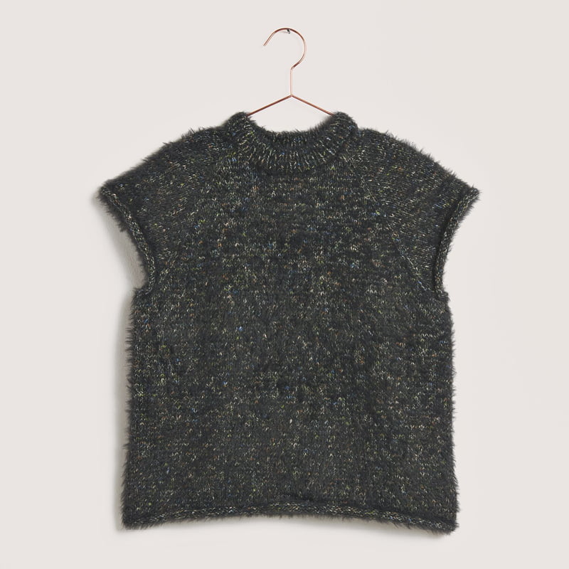 Gestricktes Shirt in Schwarz: Modell 01 aus dem Heft Made by Me No. 22