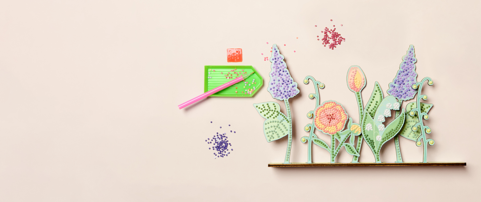 Ein Diamond Painting Set mit Blumenmotiven wird mit Steinen besetzt.