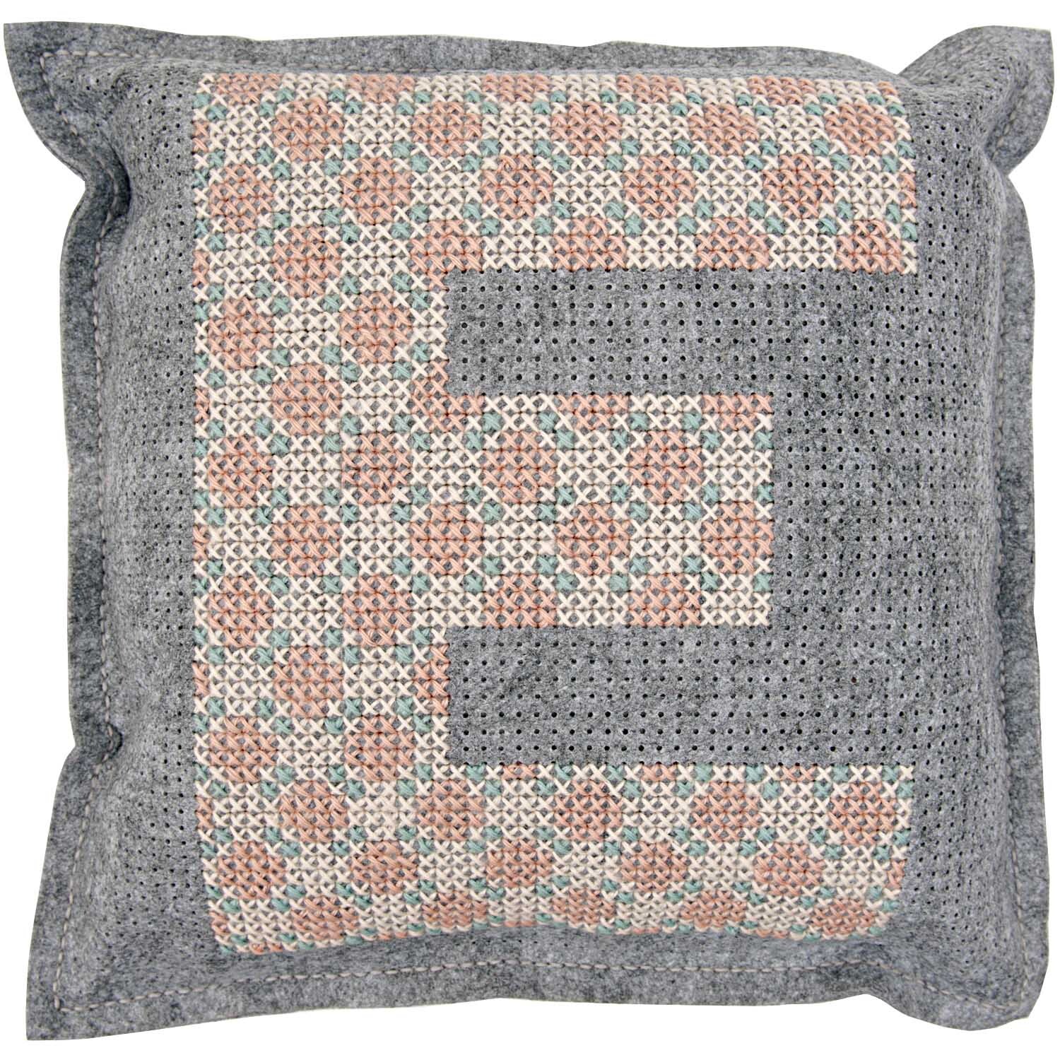 Filzkissen zum Besticken grau mit Alphabet 42x42cm Filzkissen zum Besticken grau mit Alphabet 42x42cm