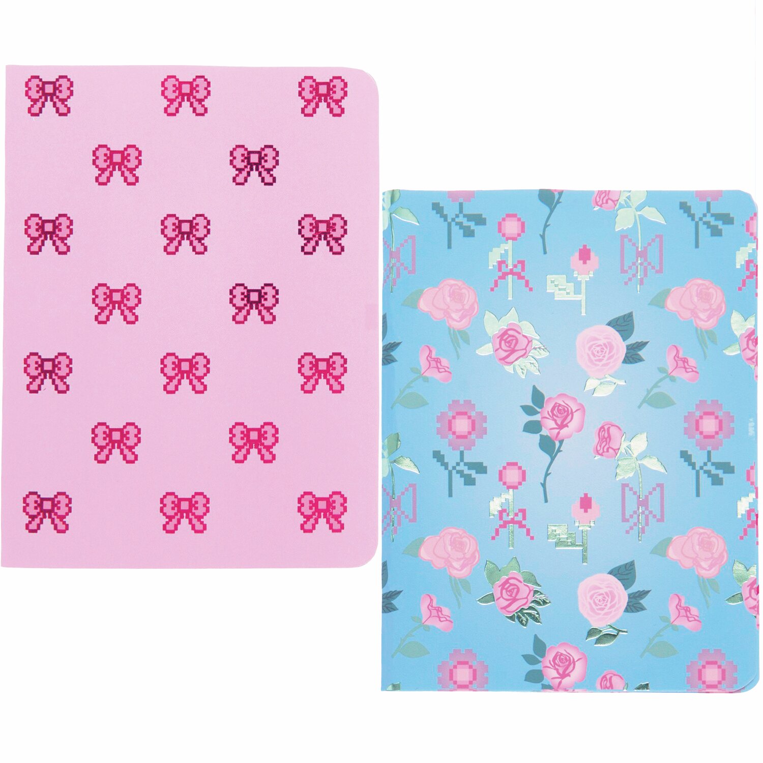 Paper Poetry Notizhefte La Vie en Rose, zwei DIN A6 Hefte mit rosa Schleifen und blauen Rosenmustern.