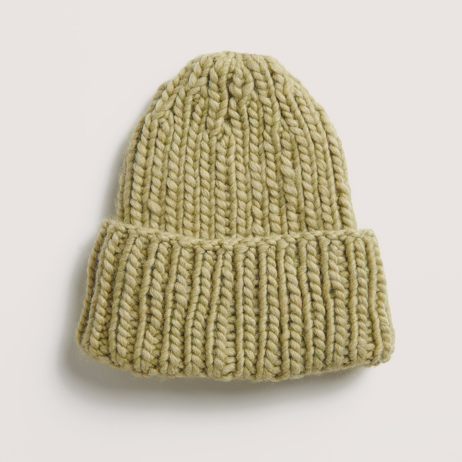 Made by Me No. 21 Herbst-Winter Sprachauswahl deutsch von Rico Design Made by Me No. 21 Herbst-Winter Mütze in Weide, gestrickt aus dicker Wolle, ideal für kalte Tage.