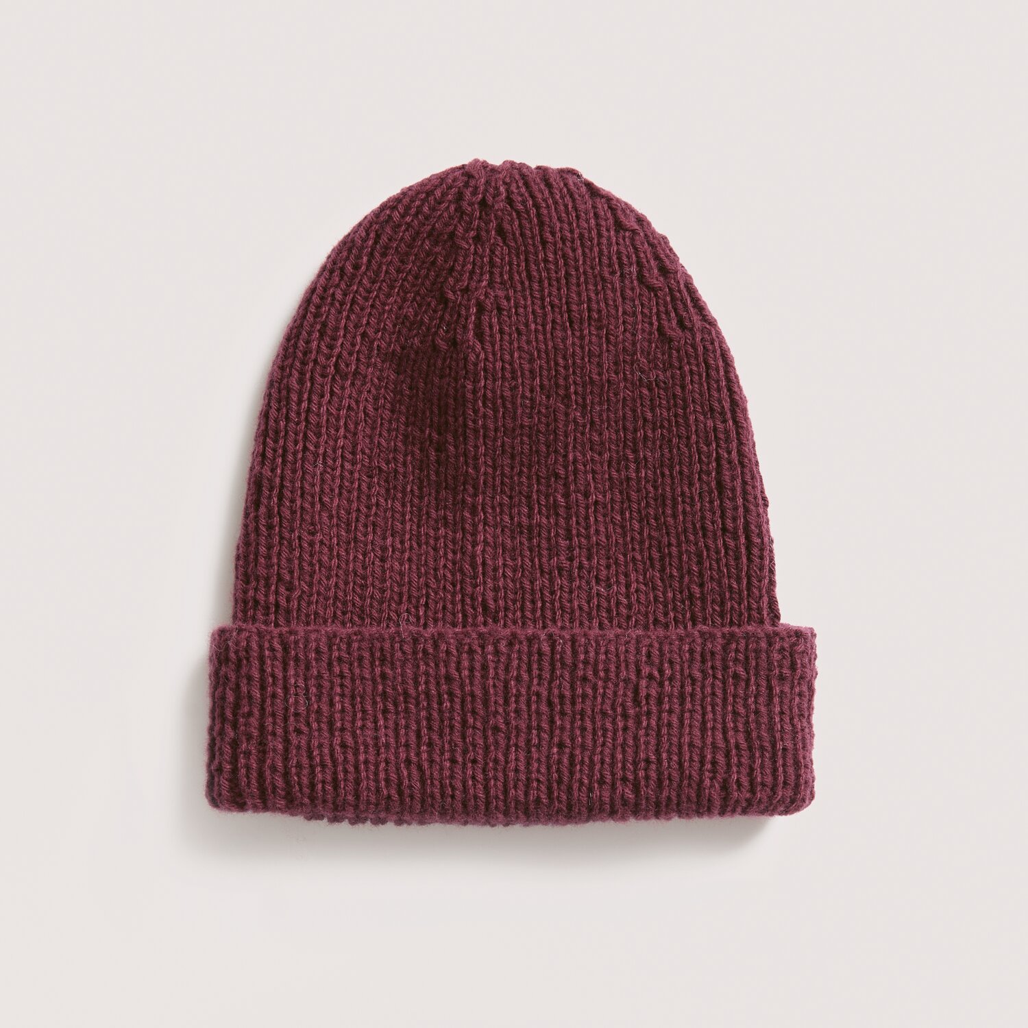 Luxury Knits - Premium Natural Fibres Mütze in Bordeaux aus weicher Wolle, ideal für kalte Tage.