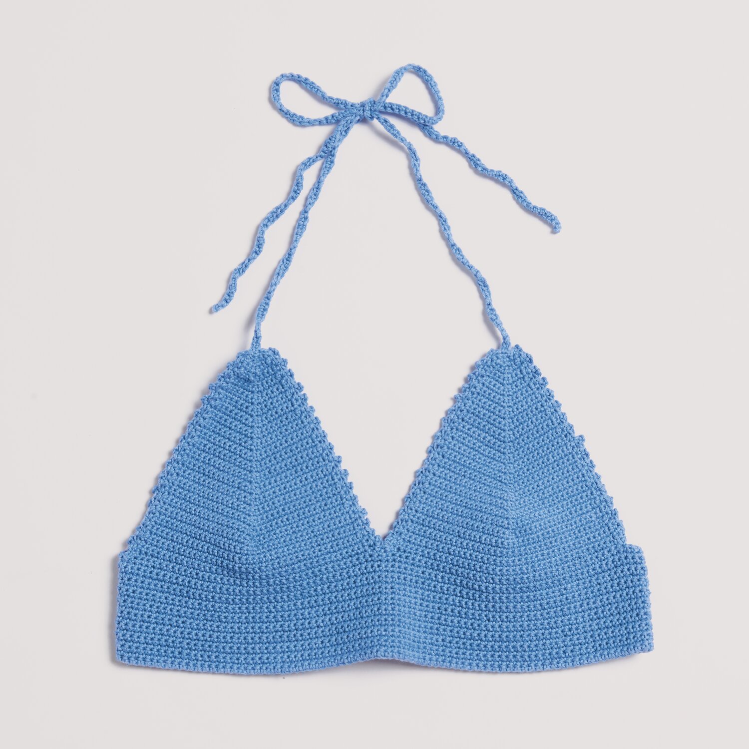 Made by Me No. 22 Frühjahr-Sommer: Himmelblaues gehäkeltes Top aus Rico Cotton, ideal für warme Tage.