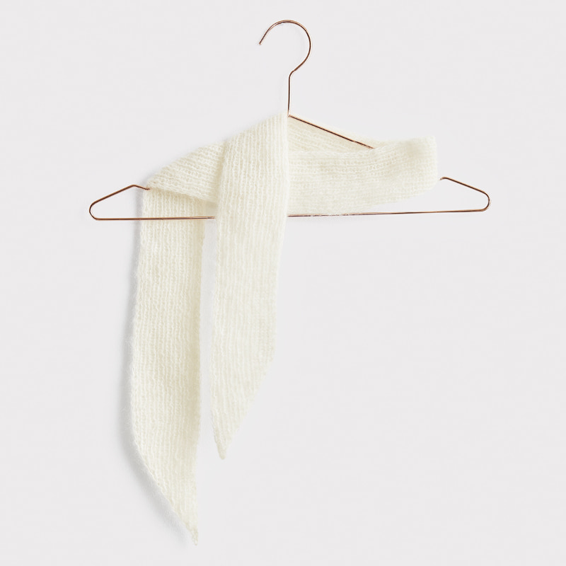 Gestricktes Tuch in Creme: Modell 08 aus dem Heft Luxury Knits Premium Natural Fibres
