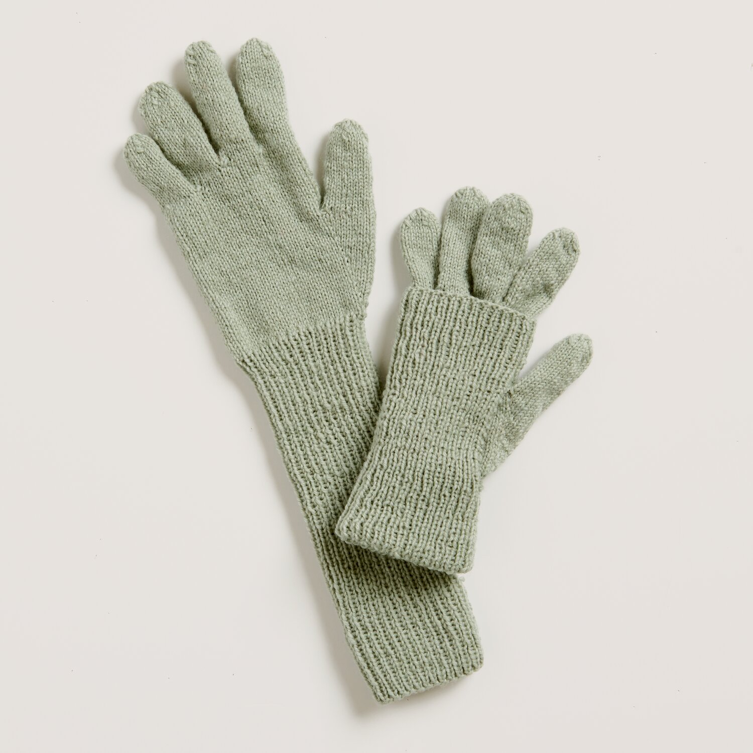 Strickset Handschuhe Modell 01 aus Luxury Knits Little Pieces, lange und kurze, fein gestrickte Fingerhandschuhe in hellem Pastellgrün, weich und wintertauglich