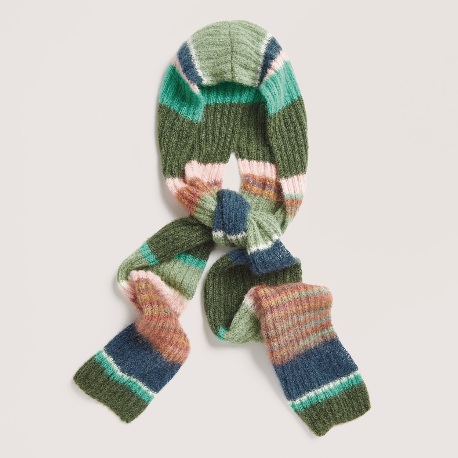 Made by Me No. 21 Herbst-Winter Sprachauswahl deutsch von Rico Design Strickset Kapuzenschal Modell 24 aus Made by Me No. 21. Bunter Schal in Creme, Apricot, Blau, Türkis, Aloe und Oliv. Ideal für Herbst-Winter.