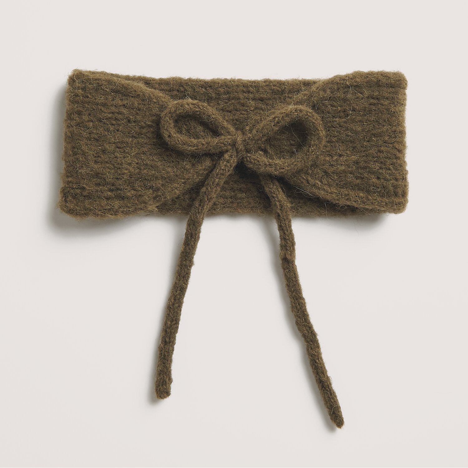 Made by Me No. 21 Herbst-Winter Sprachauswahl deutsch von Rico Design Made by Me No. 21 Herbst-Winter Stirnband in Khaki aus weicher Baby-Alpaka-Wolle mit dekorativer Schleife. Ideal für kalte Tage.