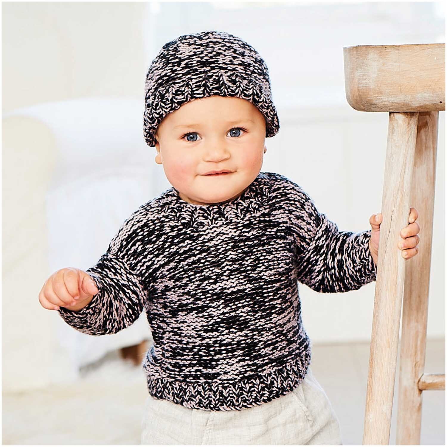 Rico Baby Dream dk uni - A Luxury Touch: Baby in gestricktem schwarz-weißem Outfit aus weicher Wolle, 50g 115m, von Rico Design.