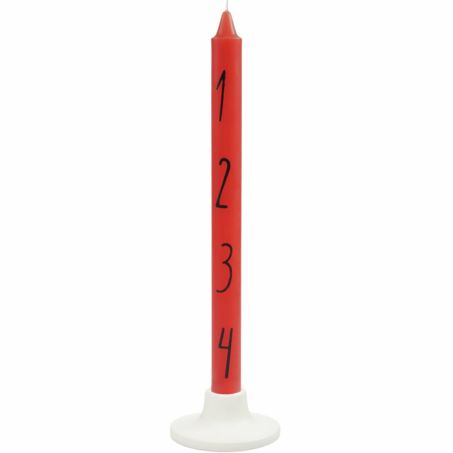 Adventskerze Zahlen 1-4 in Rot von Rico Design, Ø2,2x28cm, auf weißem Kerzenhalter.