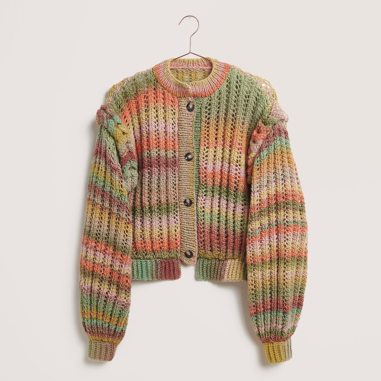 Strick-/Häkelset Jacke Modell 25 aus Made by Me No. 21, bunte Strickjacke mit Knöpfen.
