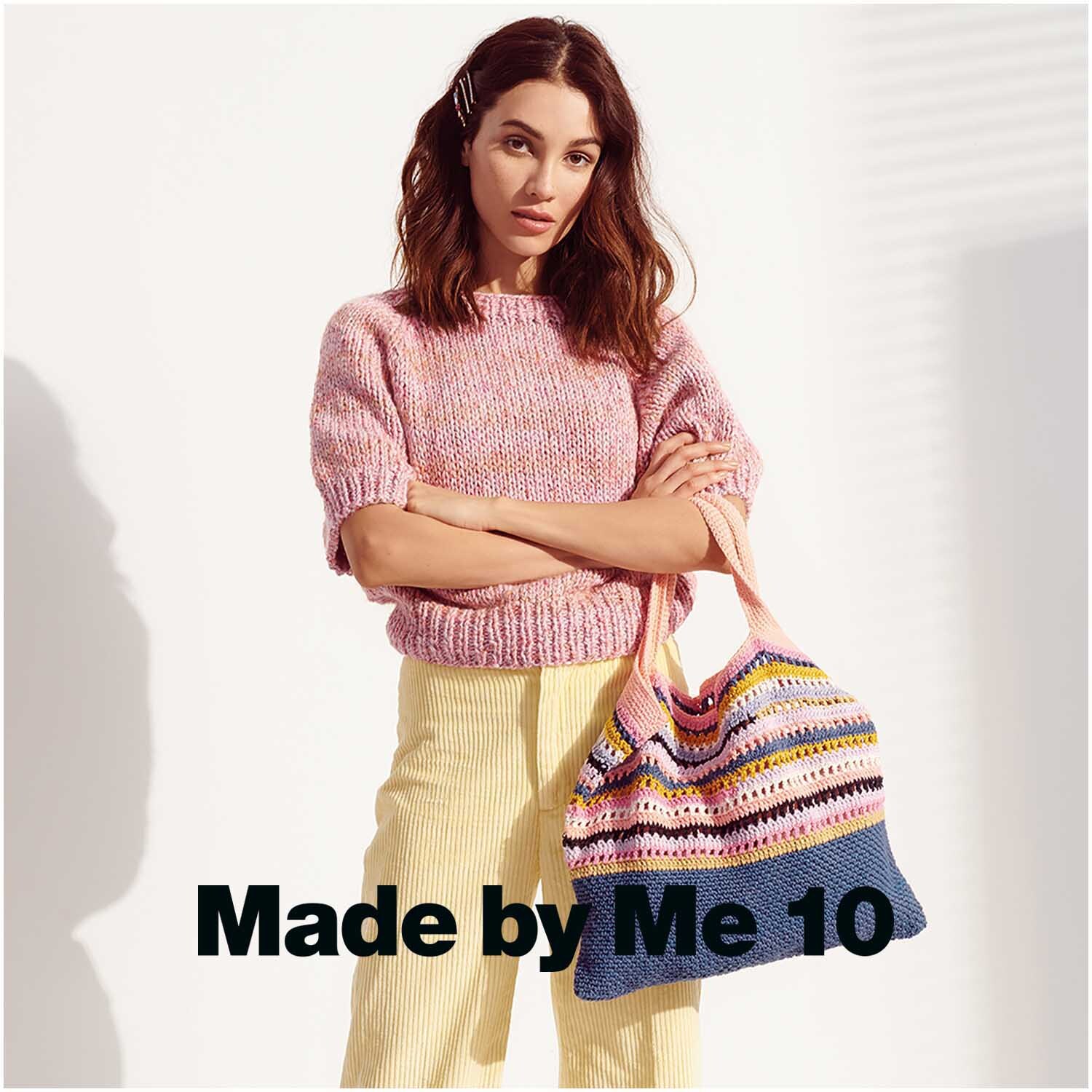 Essentials Super Kid Mohair Loves Silk 25g 200m Farbe Karamell von Rico Design Essentials Super Kid Mohair Loves Silk: Frau in rosa Pullover mit bunter Tasche, Rico Design, Karamell.