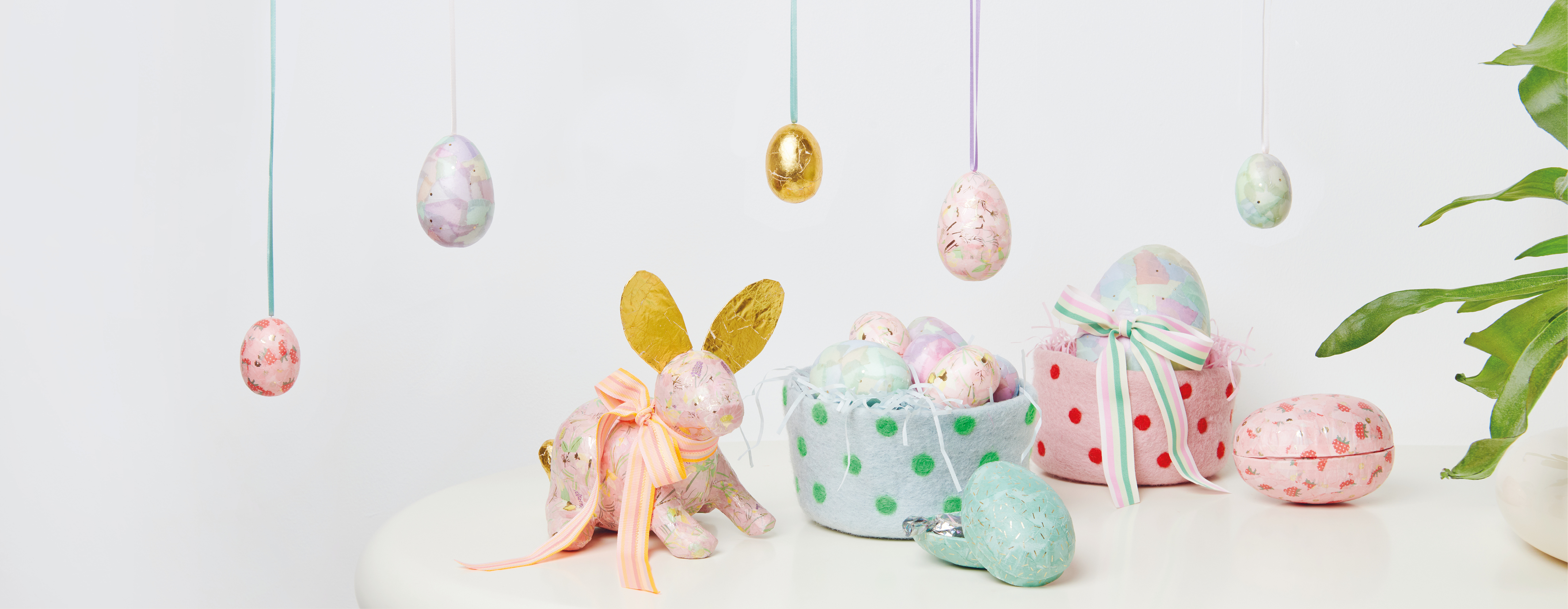 Osterdekoration mit Pappmache Figuren