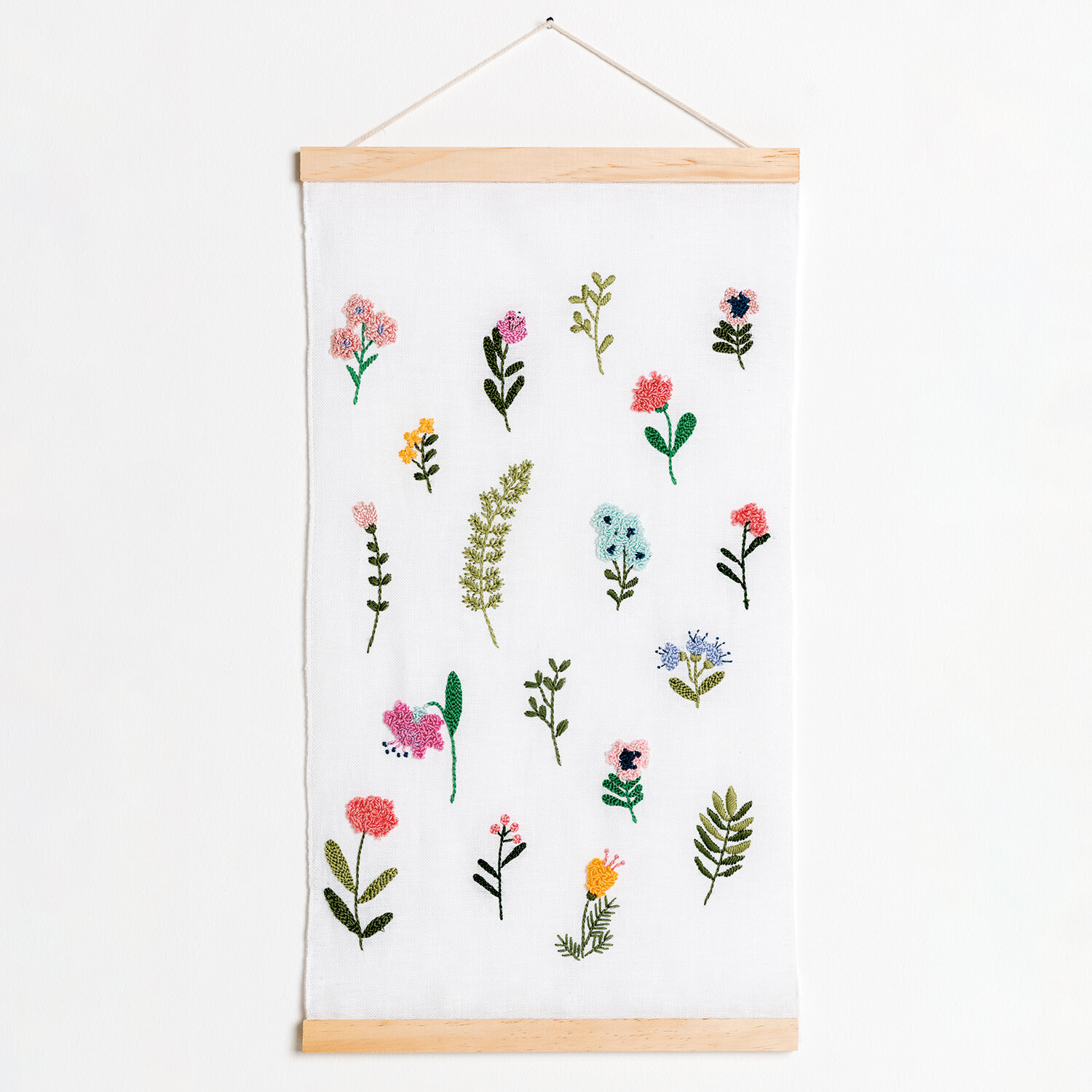 Anleitung Punch Needle Wandbehang mit Blumenwiese von Rico Design