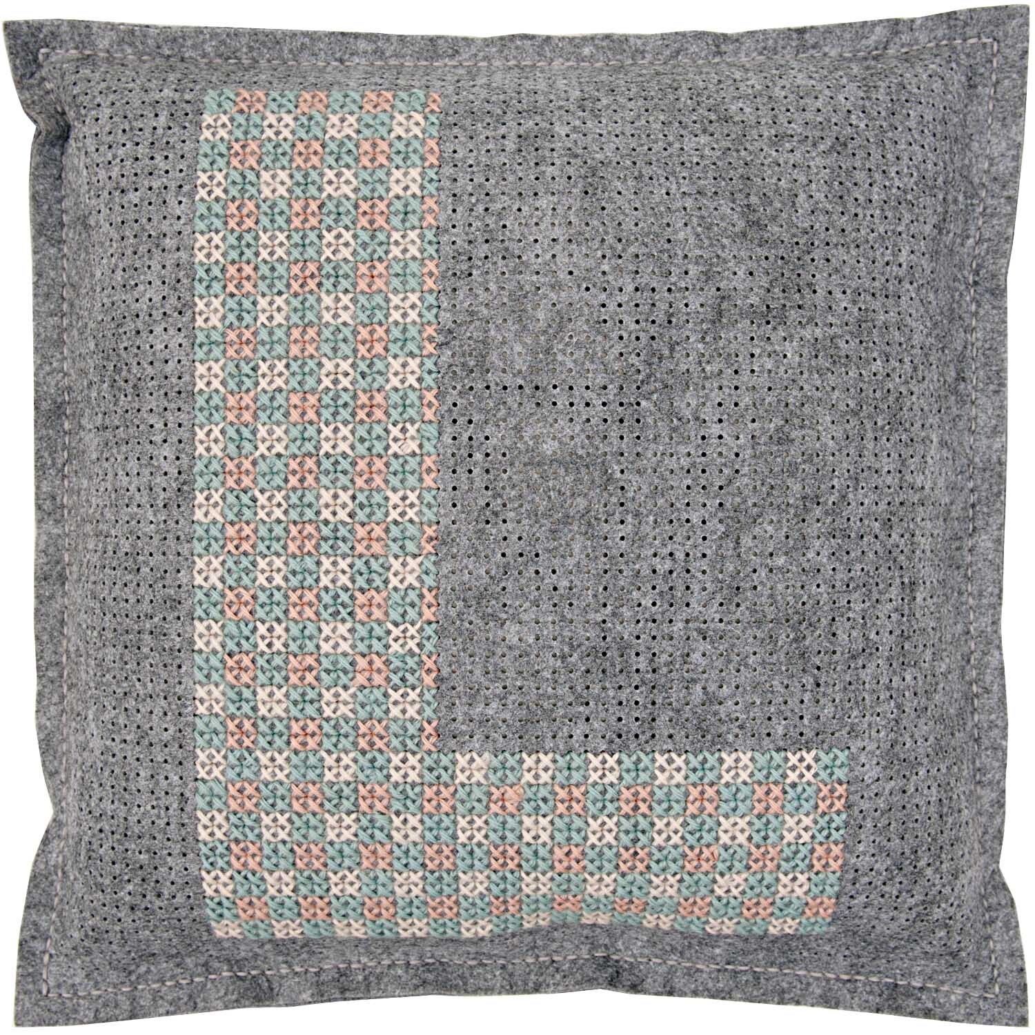 Filzkissen zum Besticken grau mit Alphabet 42x42cm Filzkissen zum Besticken grau mit Alphabet 42x42cm