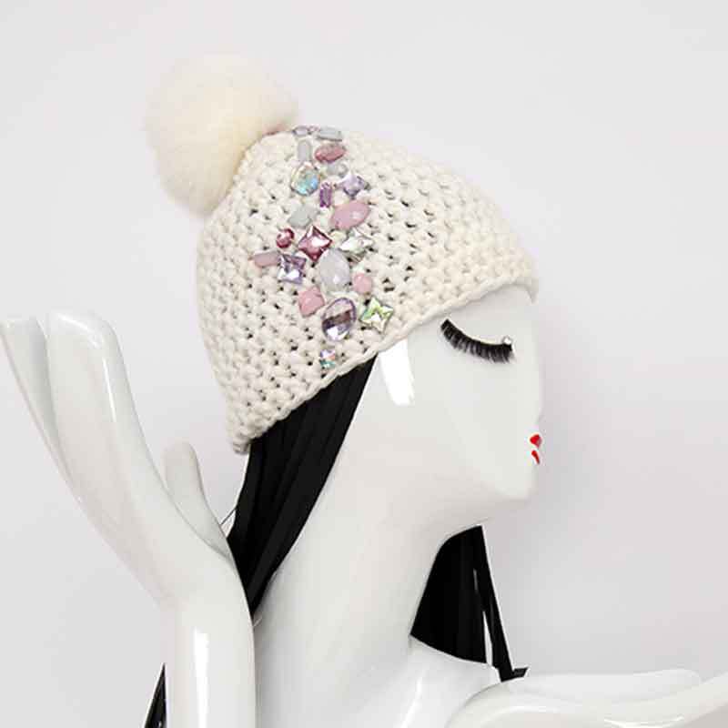 Häkelset Mütze Wild Wild Wool mit Bommel und Strass Häkelset Mütze Wild Wild Wool mit Bommel und Strass